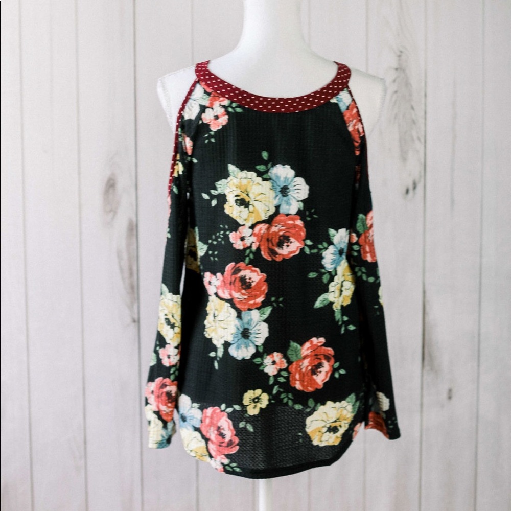 The Jessa Top- black floral cold shoulder - Picture 5 of 9